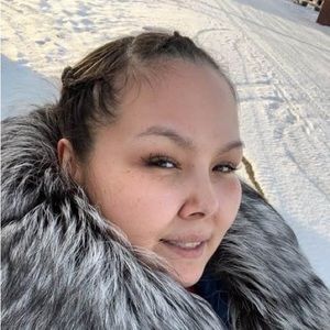 Meet your Posher, Alicia